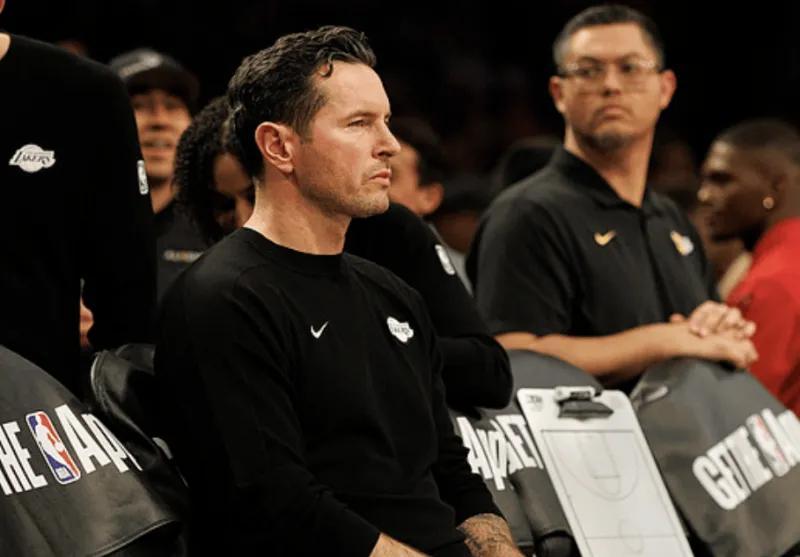 雷迪克发布会拒不背锅！不满球队投篮，仍自信防守，八村下场复出