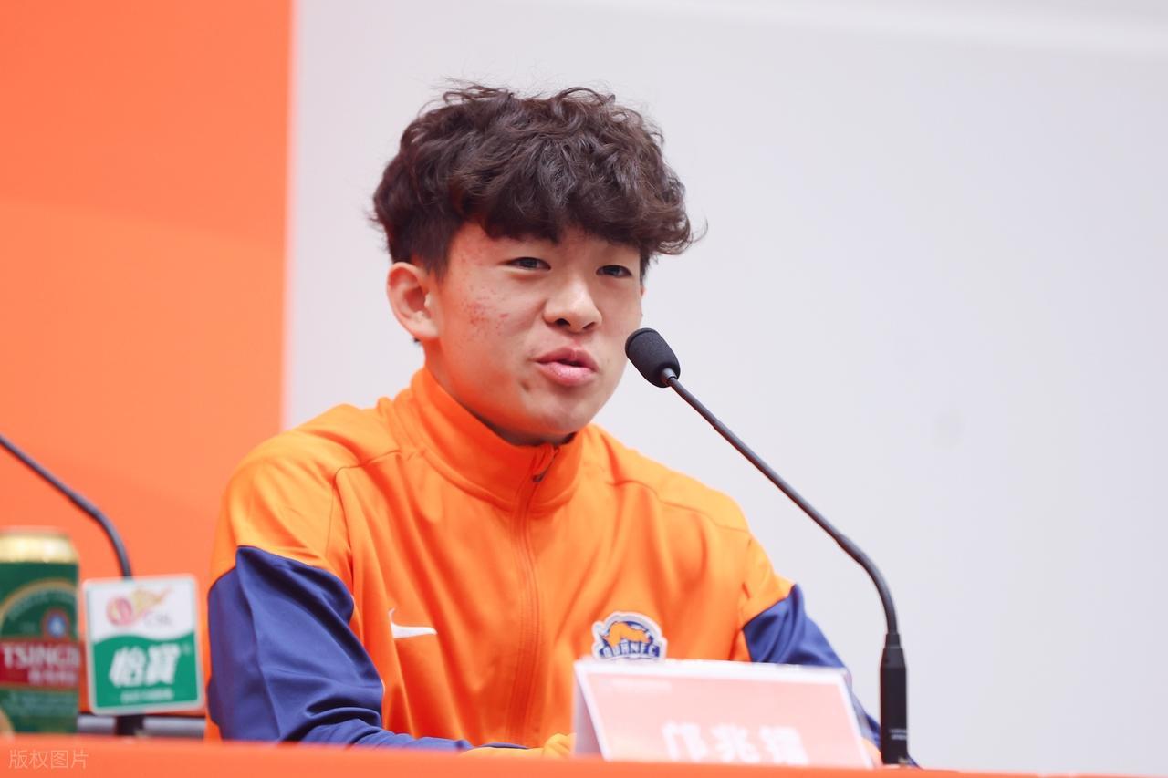 开云网站-争议！青岛海牛将邝兆镭列入B队，引发外界猜测，本人强调没伤病