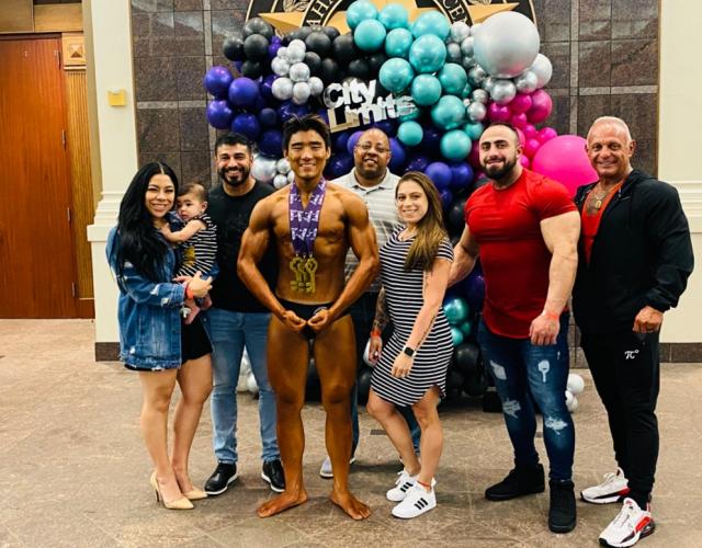 开云下载-异国健美比赛的中国冠军:体育如何塑造一个男子汉